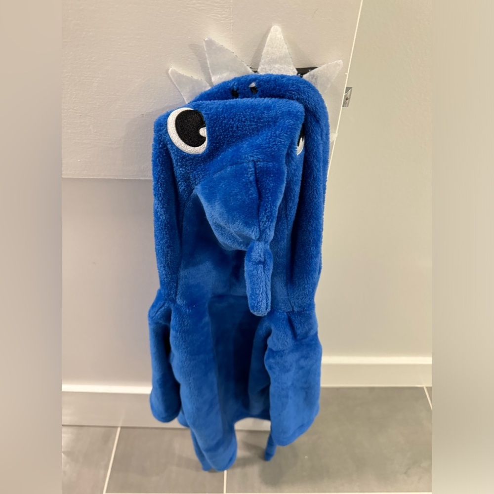 Shark soft fleece robe size 2-3